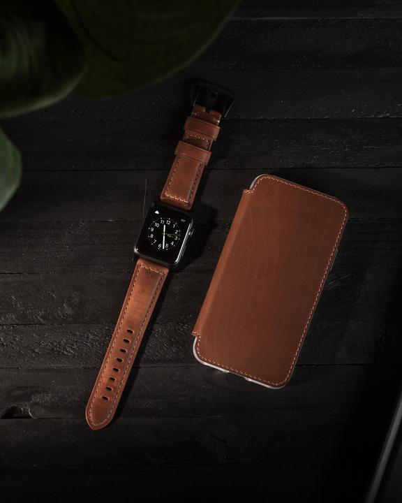 Actual product image Nomad Modern Connector Strap (44 mm, Leather, Stainless steel)