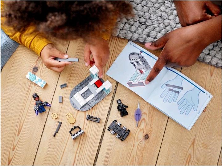 Actual product image LEGO Shuri's laboratory (76212, LEGO Marvel)