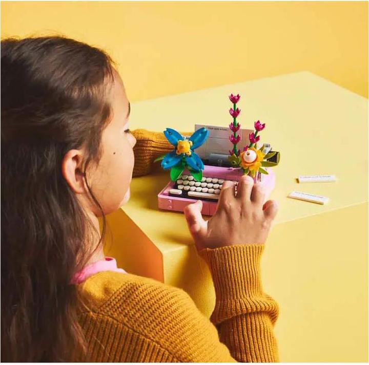 Actual product image LEGO Schreibmaschine mit Blumen (31169, LEGO Creator 3-in-1)