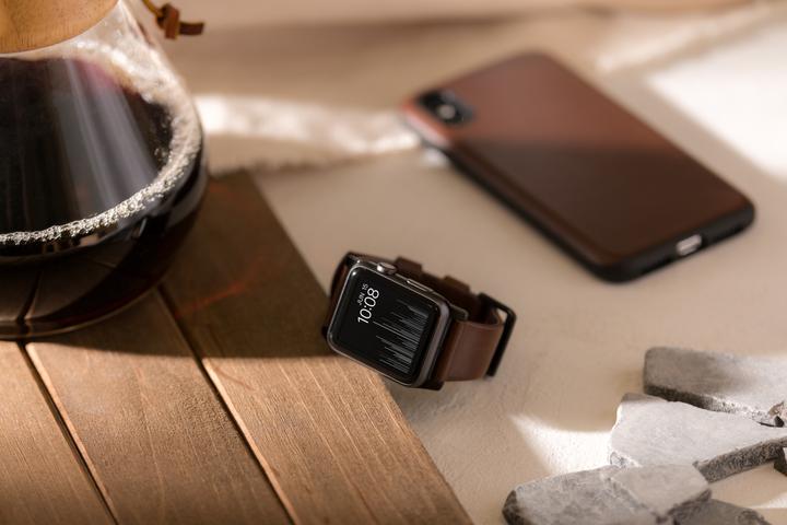 Actual product image Nomad Modern Connector Strap (44 mm, Leather, Stainless steel)