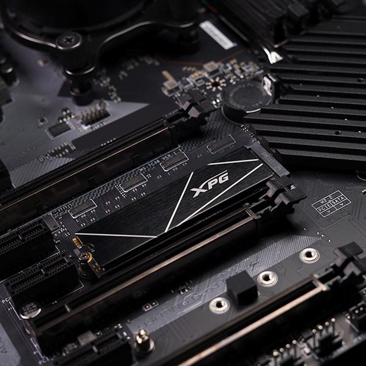 Actual product image Adata XPG Gammix S70 Blade (4000 GB, M.2 2280)