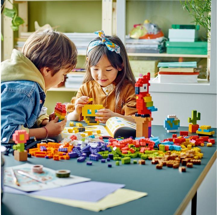 Actual product image LEGO Large creative building set (11030, LEGO Classic)
