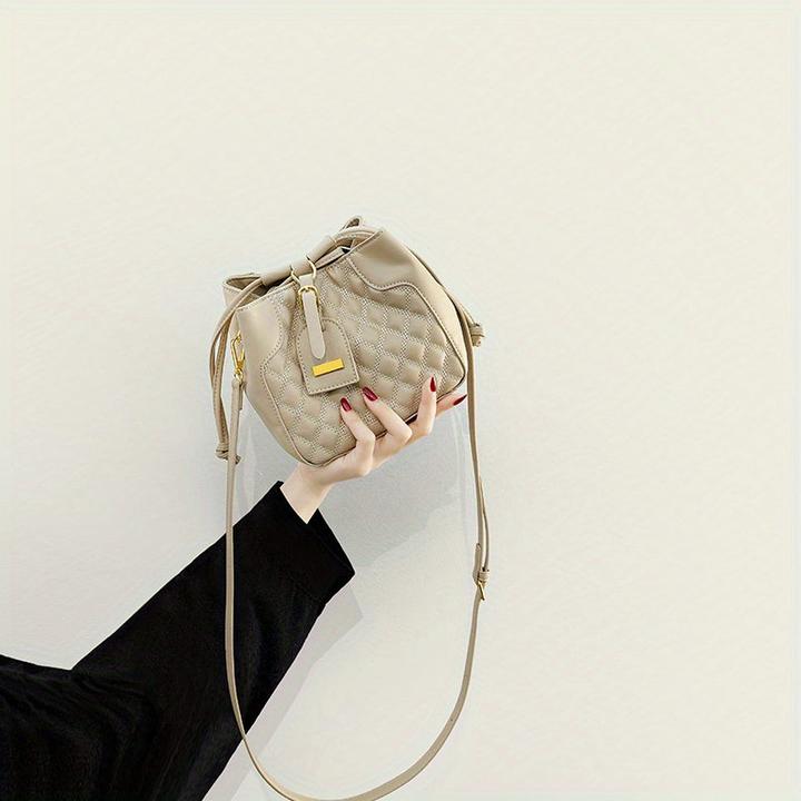 Actual product image Only-Bags.Store Schicke Mini Crossbody Bucket Bag - Kollektion Frühjahr/Sommer 2024, luxuriöse Textur