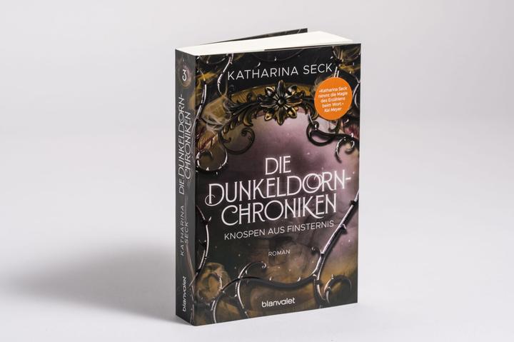 Immagine prodotto Die Dunkeldorn-Chroniken - Knospen aus Finsternis (Tedesco, Catherine Seck, 2023)