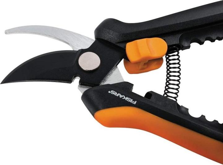 Actual product image Fiskars P32 pruning shears bypass
