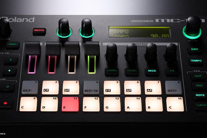 Actual product image Roland MC-101 (Synthesizer)