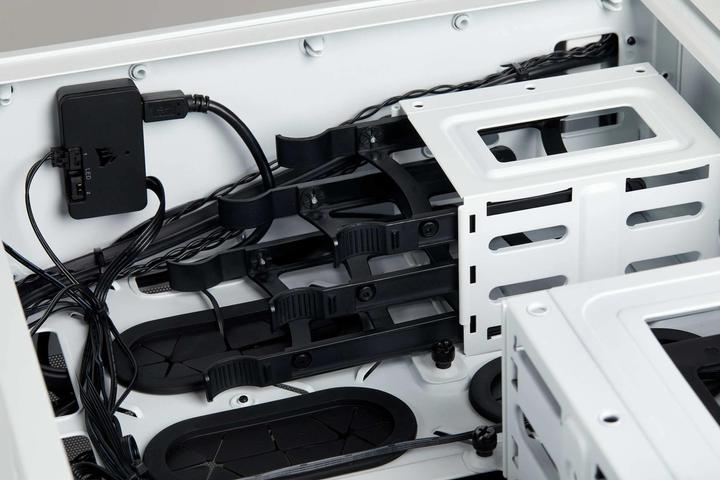 Actual product image Corsair Crystal 280X TG RGB (mATX)