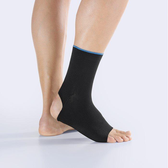 Actual product image Bilasto Uno Ankle brace XL heel open black/blue (XL)