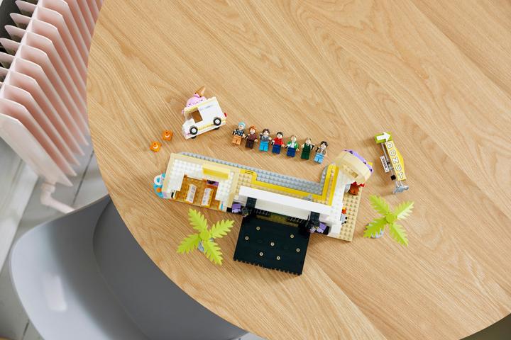 Image du produit LEGO Ideas BTS Dynamite (21339, LEGO Ideas, LEGO difficiles à trouver)