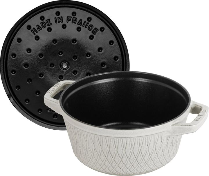 Produktbild Staub Twisted Cocotte 20 cm, rund, Weisser Trüffel, Gusseisen 2.29 (20 cm, Bräter + Schmortopf, Gusseisen)