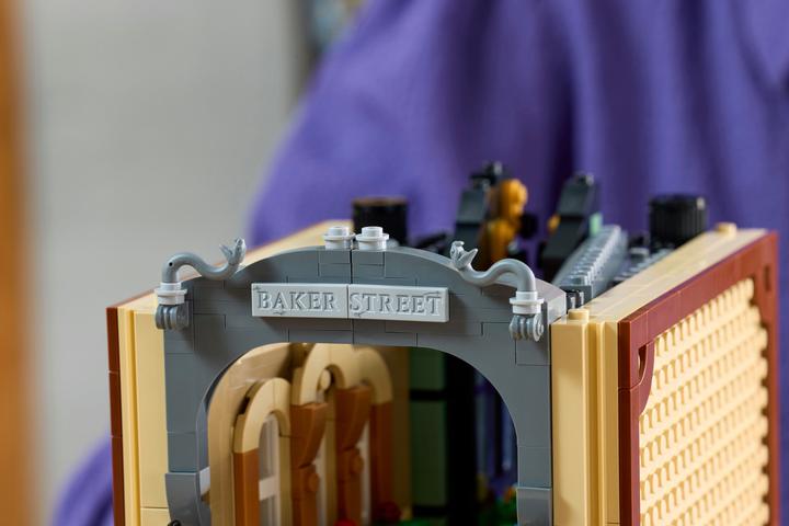Actual product image LEGO Sherlock Holmes: Book Nook (10351, LEGO Icons)