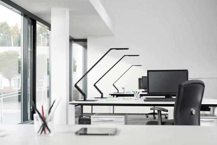 Produktbild Luctra Table Pro 2 Linear Base LED Schreibtischlampe, biologisch wirksames Licht, dimmbar (945 lm)
