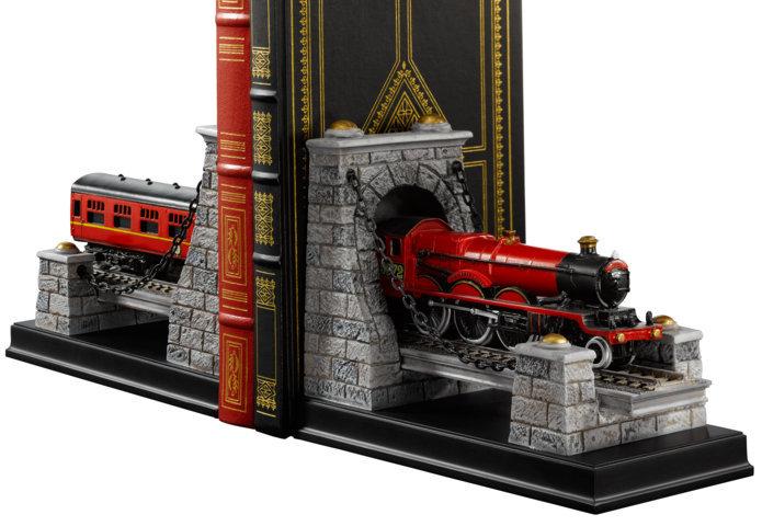 Noble Collection Harry Potter Bookends Hogwarts Express 19 cm
