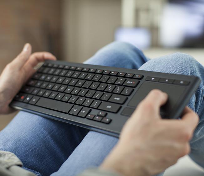 Actual product image Logitech Wireless Illuminated Keyboard K830 (CH, Wireless)