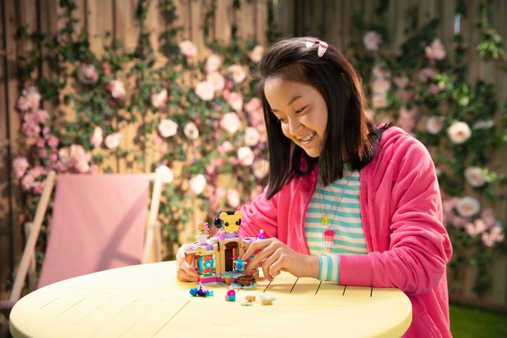 Actual product image LEGO Candy Castle Stage (43111, LEGO Vidiyo)