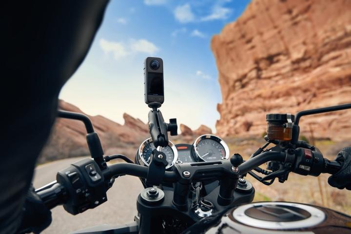 Productafbeelding Insta360 X3 Motorcycle Kit (30p, WiFi, Bluetooth, NFC)