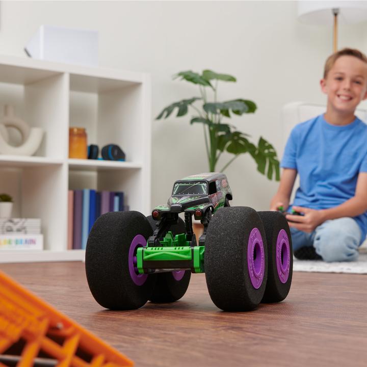 Image du produit Monster Jam RC Ramp Champ - Grave Digger (6064645)