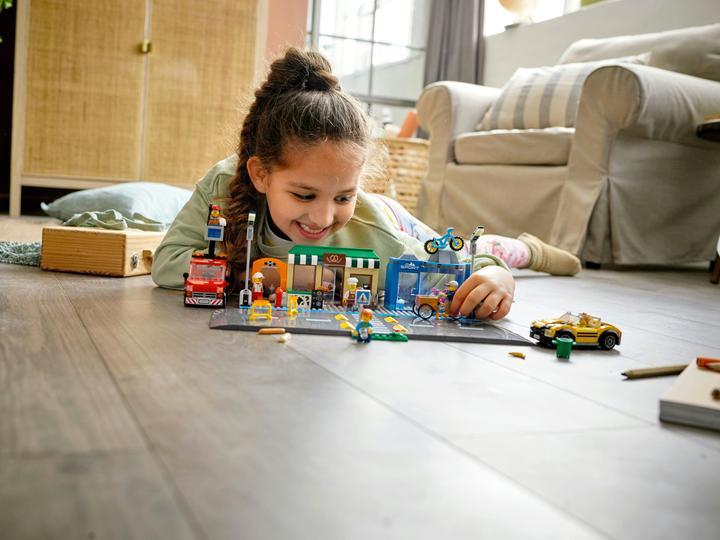 Produktbild LEGO Einkaufsstrasse mit Geschäften (60306, LEGO City)