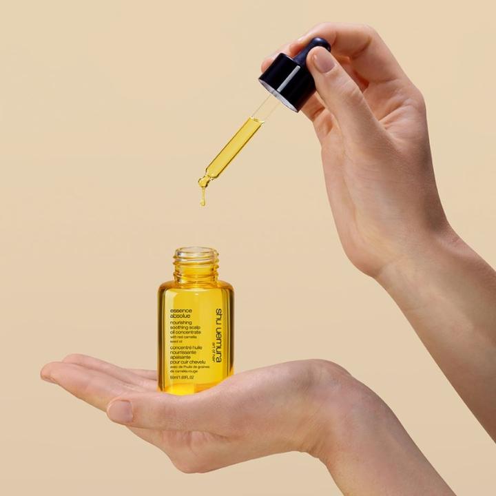 Immagine prodotto Shu Uemura Essence Absolue Olio Concentrato Lenitivo Nutriente per il Cuoio Capelluto (50 ml)