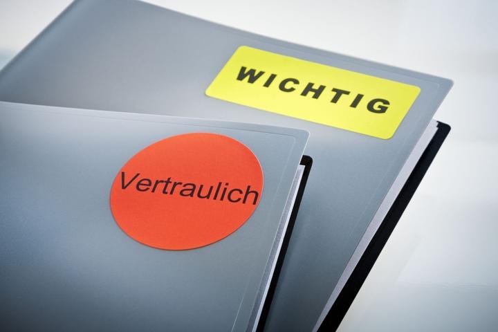 Actual product image Avery Labels in special colours