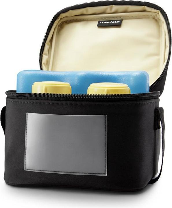 Actual product image Medela Cooler bag with 4 milk bottles and 1 cooling element