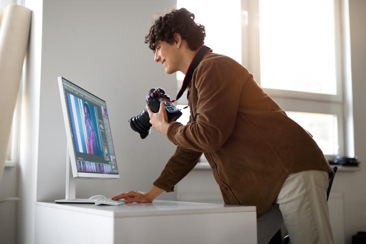 Produktbild ASUS AIO P470VAK-BPE070W AZERTY WIN11 HOME INCL KEYB/MOUSE AZERTY BE (Intel Core i7-13620H, 16 GB, 1000 GB, Intel UHD Graphics)