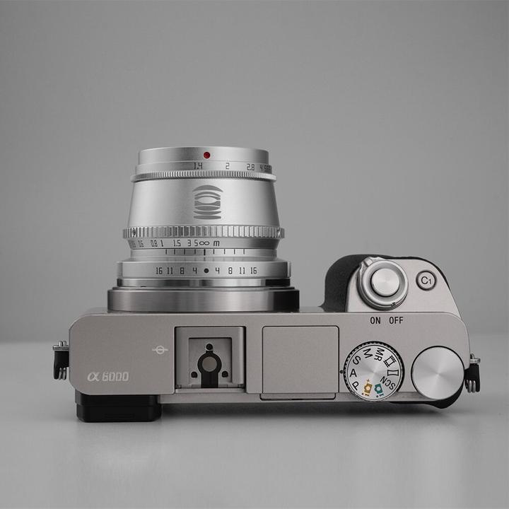 Produktbild TTArtisan Festbrennweite APS-C 35mm F/1.4 – Canon RF (Canon RF, APS-C / DX)