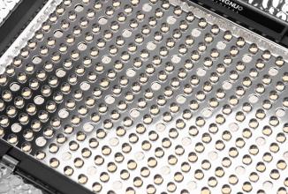 Produktbild Yongnuo Lampa LED YN300 IV - RGB, WB (3200 K - 5500 K)