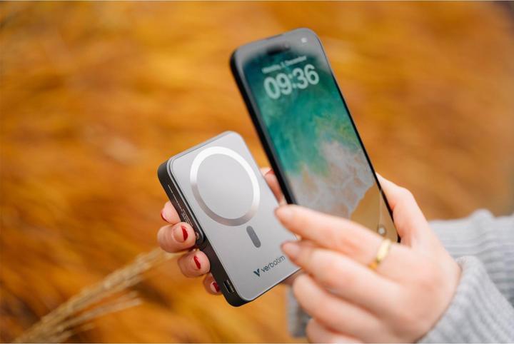 Produktbild Verbatim Charge ‘n’ Go Power Bank with Stand Magnetic Wireless 10000mAh - Grey (10000 mAh, 20 W, 37 Wh)