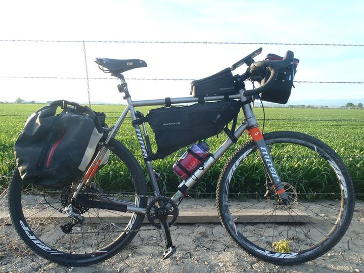 Actual product image Blackburn Outpost Elite (0.50 l, Frame bag)