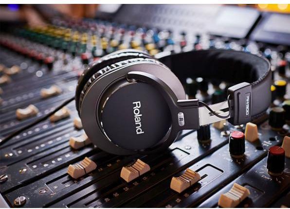 Actual product image Roland RH-300 studio headphones with cable (ANC, Cable)