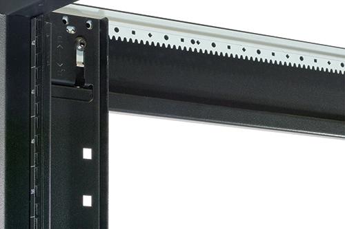 Produktbild APC NetShelter SX 42U 600mm Wide x 1070mm Deep with Sides Black -2000 lbs. Shock Packaging (42 HE, 19 Zoll Rack)