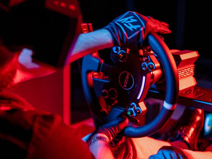 Produktbild Smartbox Fahrspass im modernen Rennsimulator für 2 Personen nahe Zürich (2 Pers.)