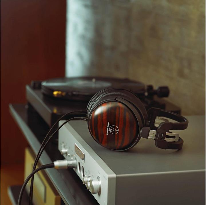 Produktbild Audio-Technica AudioT ATH-AWKT/f Hi-Fi Kopfh. bk Dynamic Headphones (Kokutan) (Kabelgebunden)