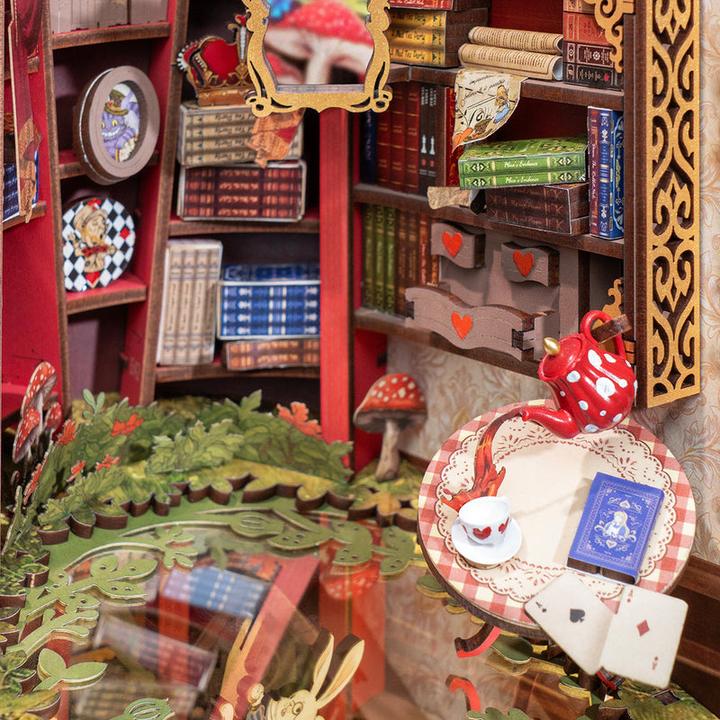 Actual product image Robotime Bausatz Alice im Wunderland, Modell Art: Book Nook
