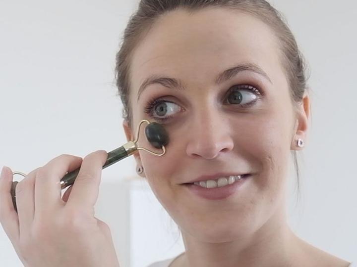 Immagine prodotto Beper C301ABE101 - Rullo per massaggi di giada e pietra per massaggi Gua Sha
