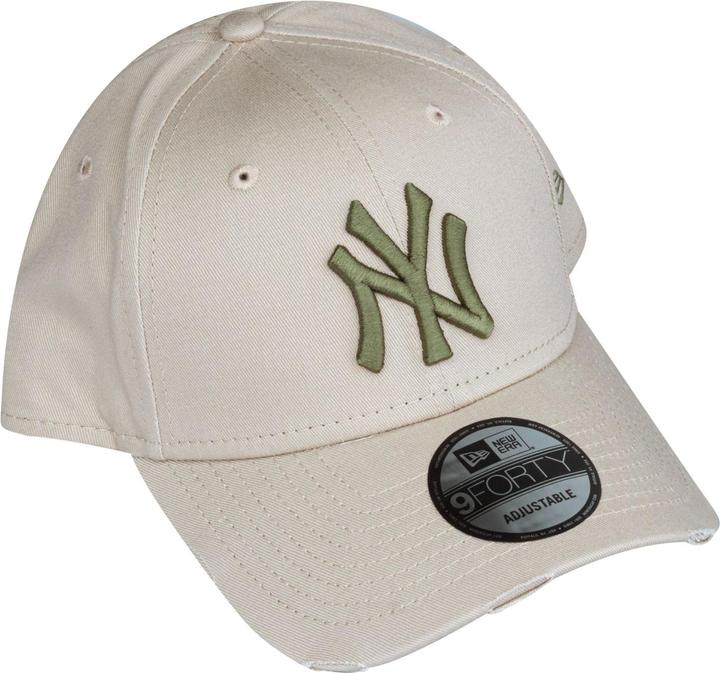 Actual product image New Era 9Forty Strapback Cap - Distressed Ny Yankees Beige