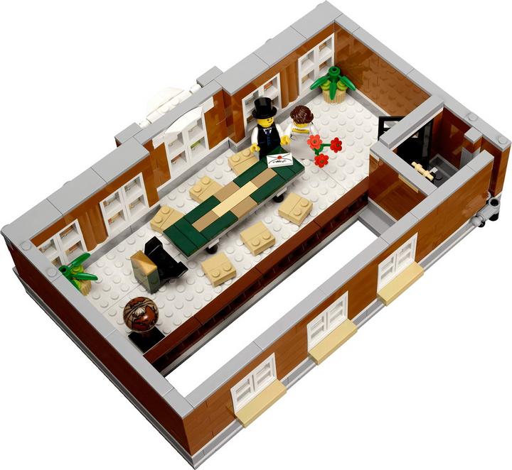 Actual product image LEGO City Hall (10224, LEGO Creator Expert)