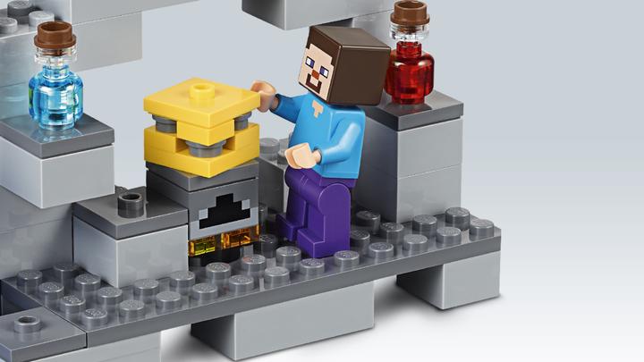 Actual product image LEGO The Ocean Monument (21136, LEGO Minecraft)