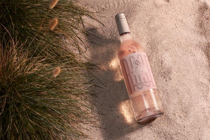 Actual product image Thomson & Scott Noughty Dealcoholized Rosé Rosé Wine (non-alcoholic) (1 x 75 cl)