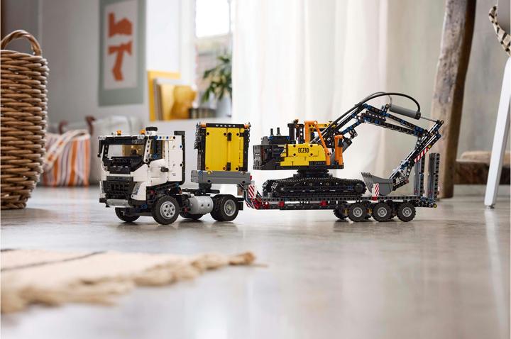 Produktbild LEGO Volvo FMX LKW mit EC230 Electric Raupenbagger (42175, LEGO Technic)