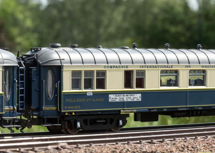 Actual product image Märklin 42470 H0 Pullman Car Set "Edelweiss" of the CIWL (Track IIG)