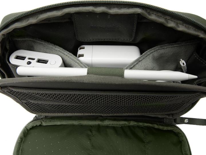 Actual product image Incase Transfer Sleeve for MacBook up to 14" - Highland Green (13")