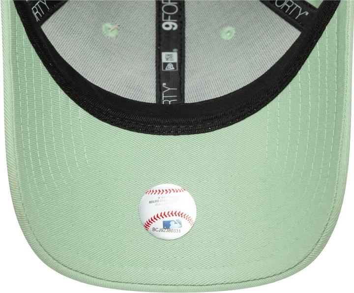 Actual product image New Era 9Forty Damen Cap - Metallic New York Yankees Grün