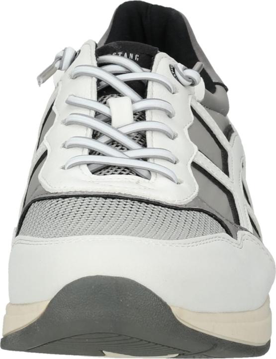 Actual product image Mustang Get out of your tight business trainers and into your favourite casual shoes. This comfortable and (41)
