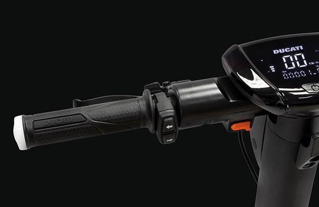Actual product image Ducati E-Scooter Pro-III (25 km/h, 50 km, 350 W)