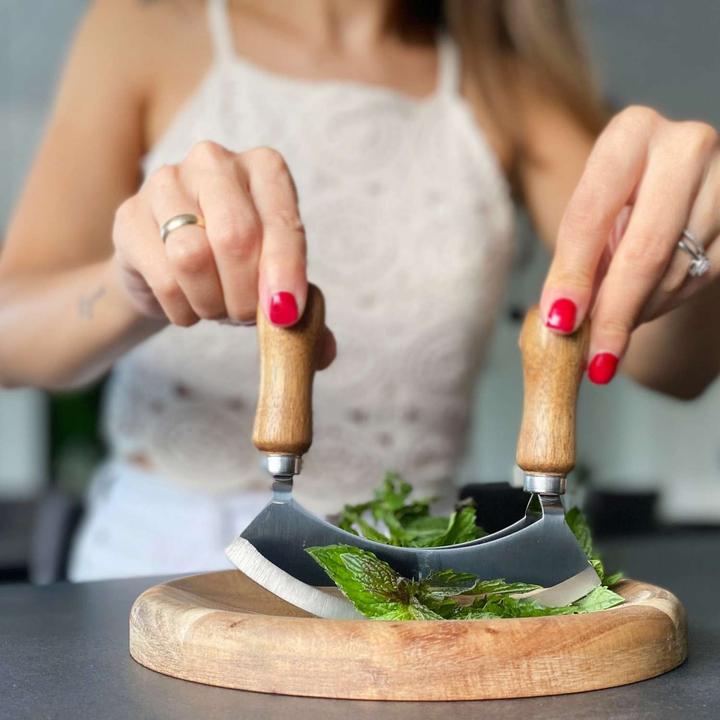 Actual product image Intirilife Weighing knife with chopping board for herbs and spices