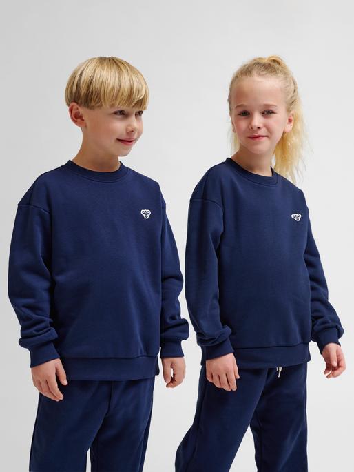 Actual product image hummel Hmljr Loose Crewneck Bee (46, 47, 48, 49, 50, 51, 52)