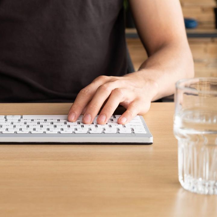Actual product image R-Go Tools R-Go Compact Break ergonomic keyboard, QWERTZ (DE), bluetooth, white (DE, Wireless)