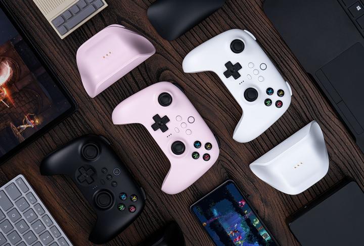 Actual product image 8bitdo Ultimate Controller with charging station (Switch, PC)